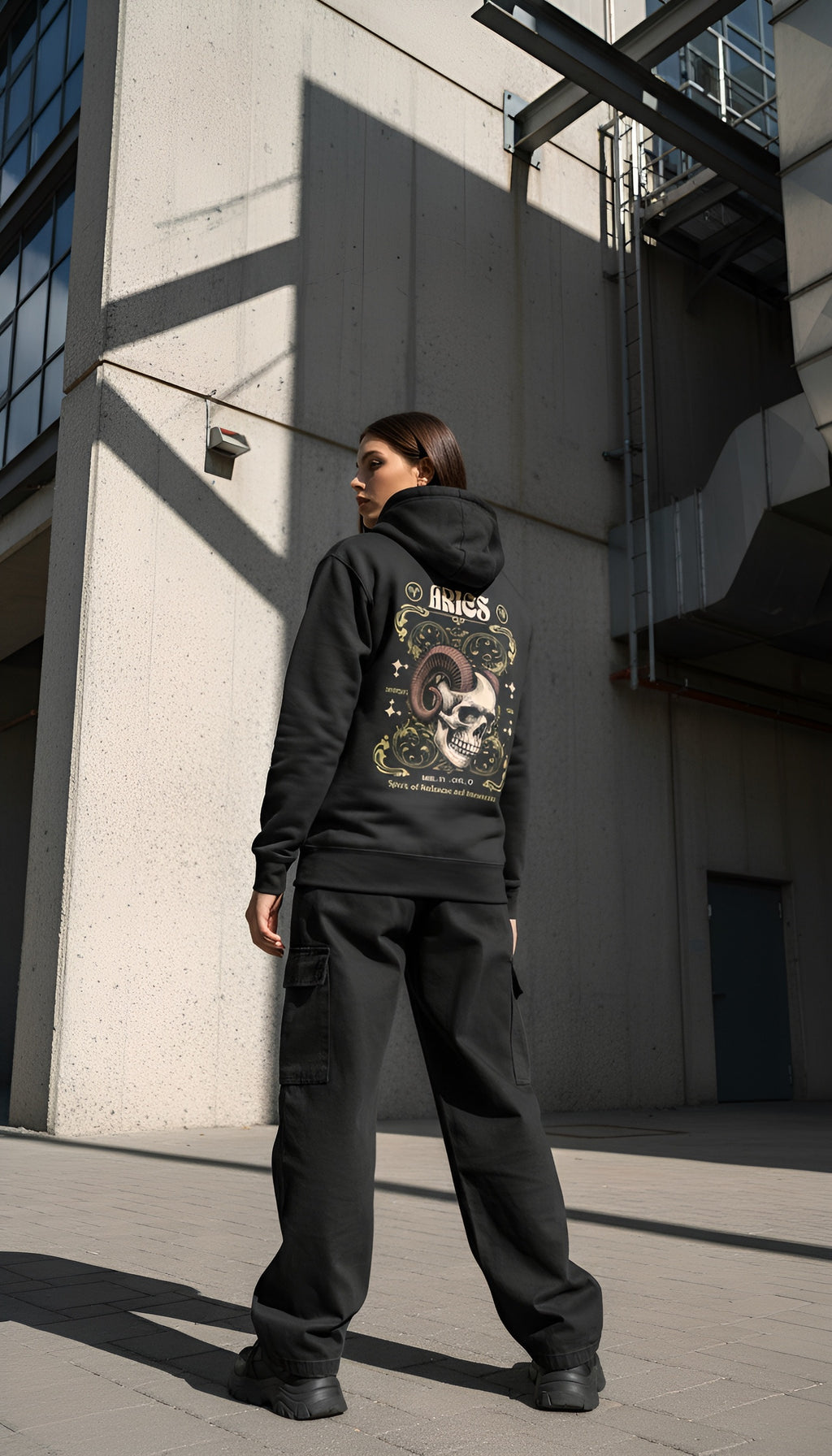 zwart limited hoodie sterrenbeeld Ram achterkant | black limited hoodie zodiac aries back | ImPerfect wear