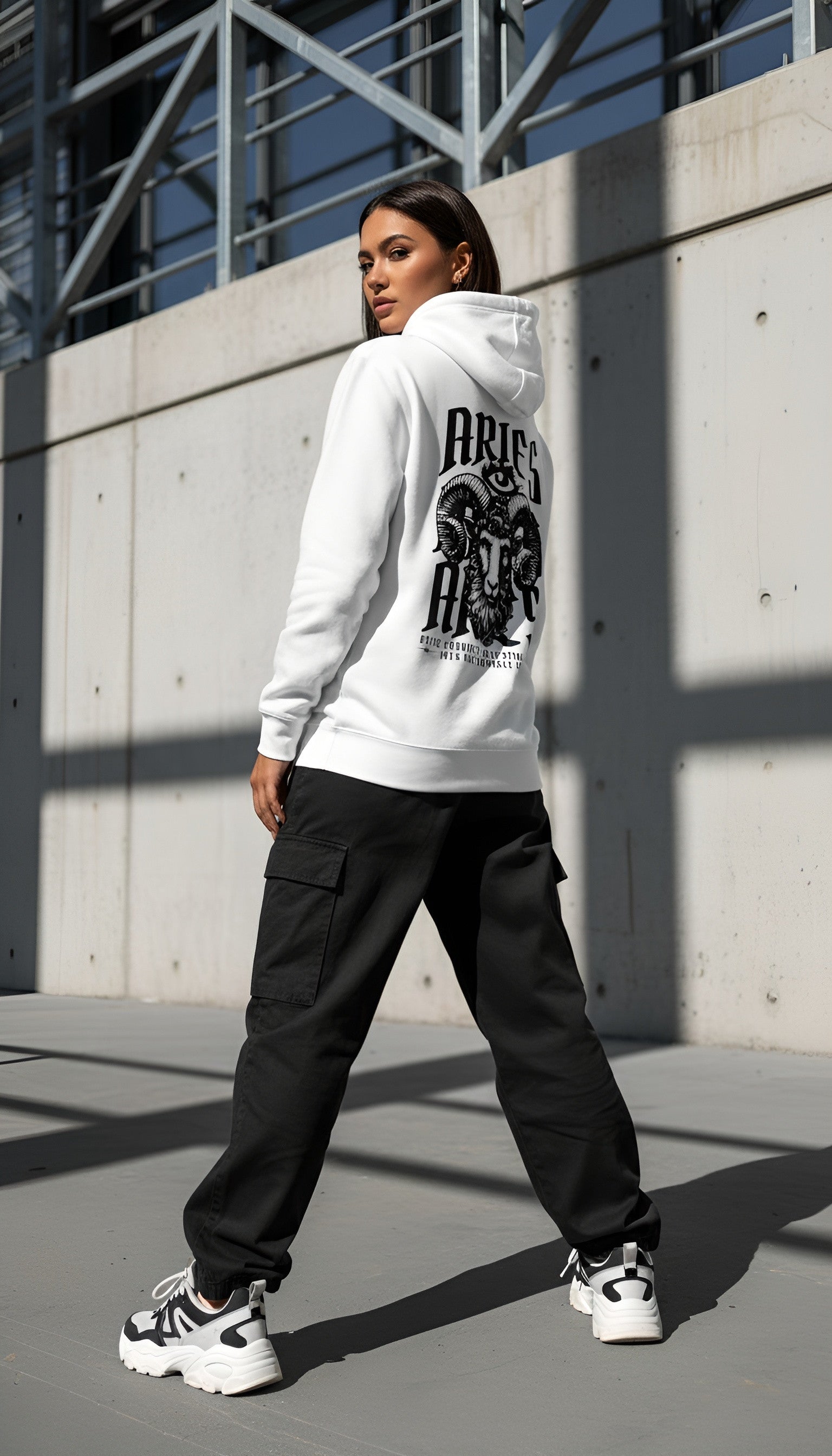 witte limited hoodie sterrenbeeld Ram achterkant | white limited hoodie zodiac aries back | ImPerfect wear