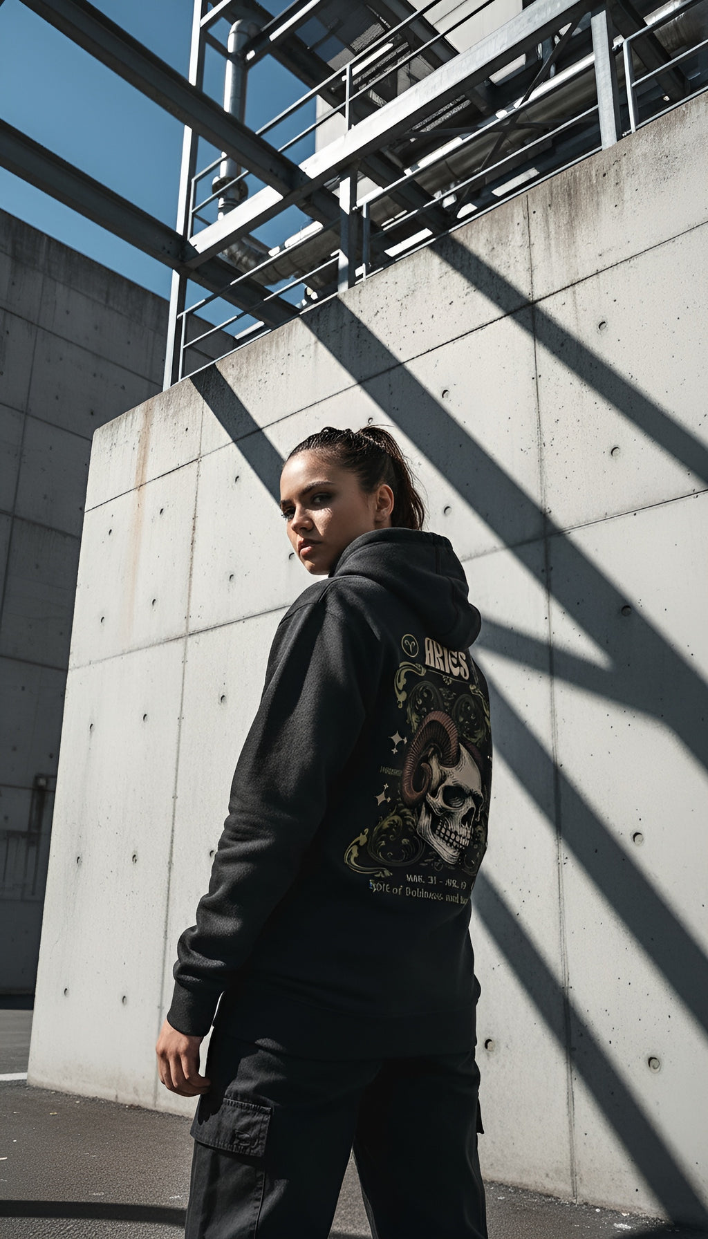 zwart limited hoodie sterrenbeeld Ram achterkant | black limited hoodie zodiac aries back | ImPerfect wear