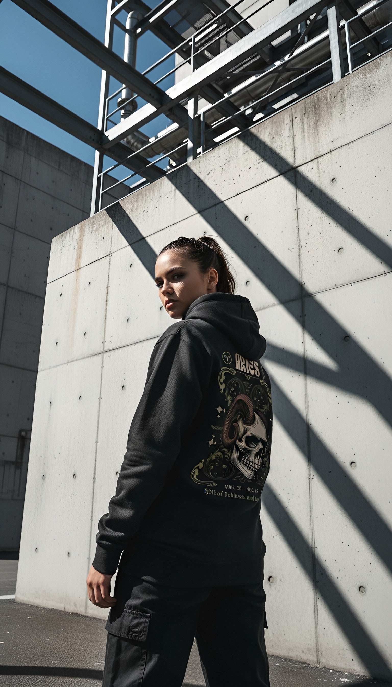 zwart limited hoodie sterrenbeeld Ram achterkant | black limited hoodie zodiac aries back | ImPerfect wear