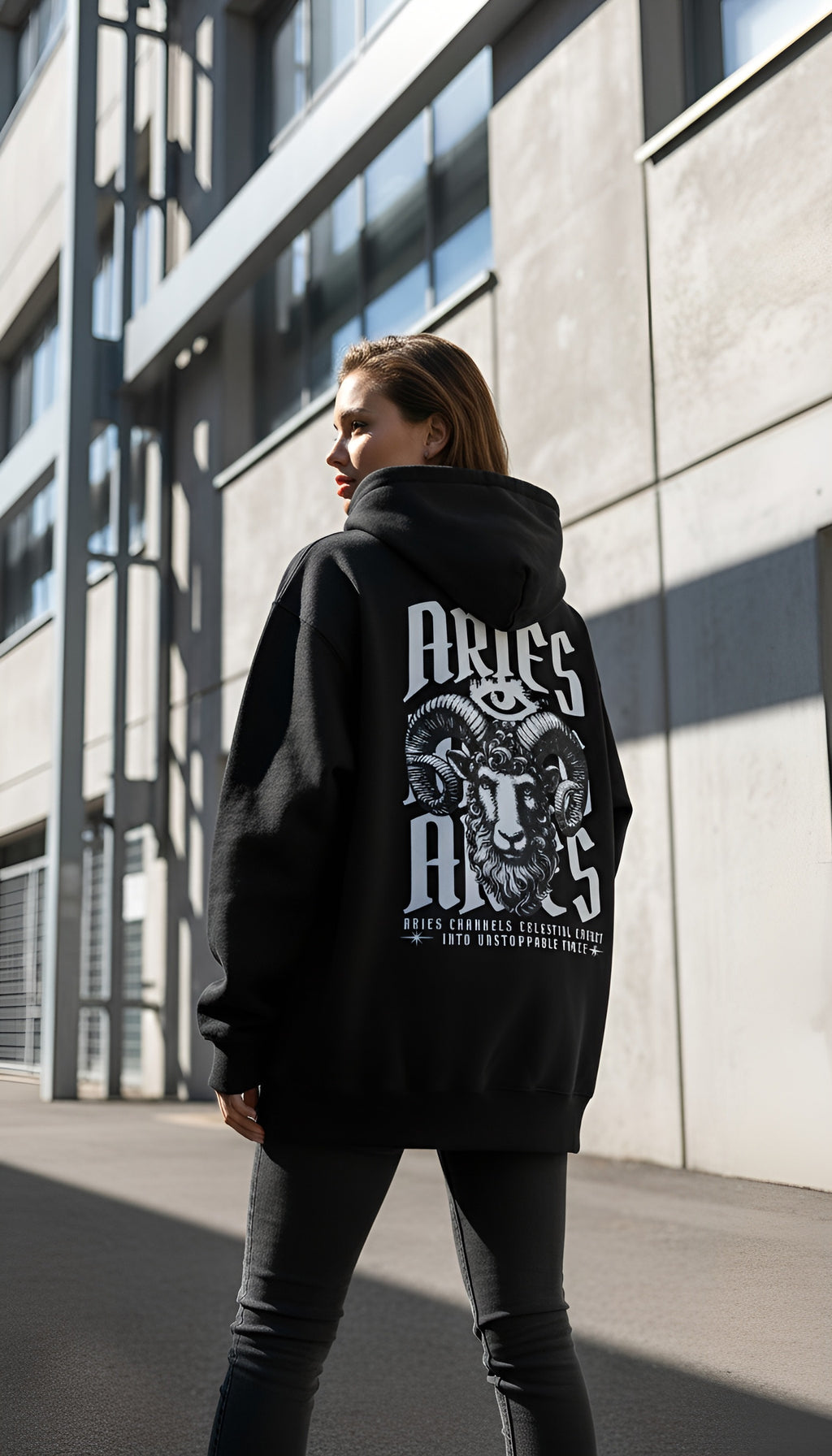 zwart limited oversized hoodie sterrenbeeld Ram achterkant | black limited oversized hoodie zodiac aries back | ImPerfect wear