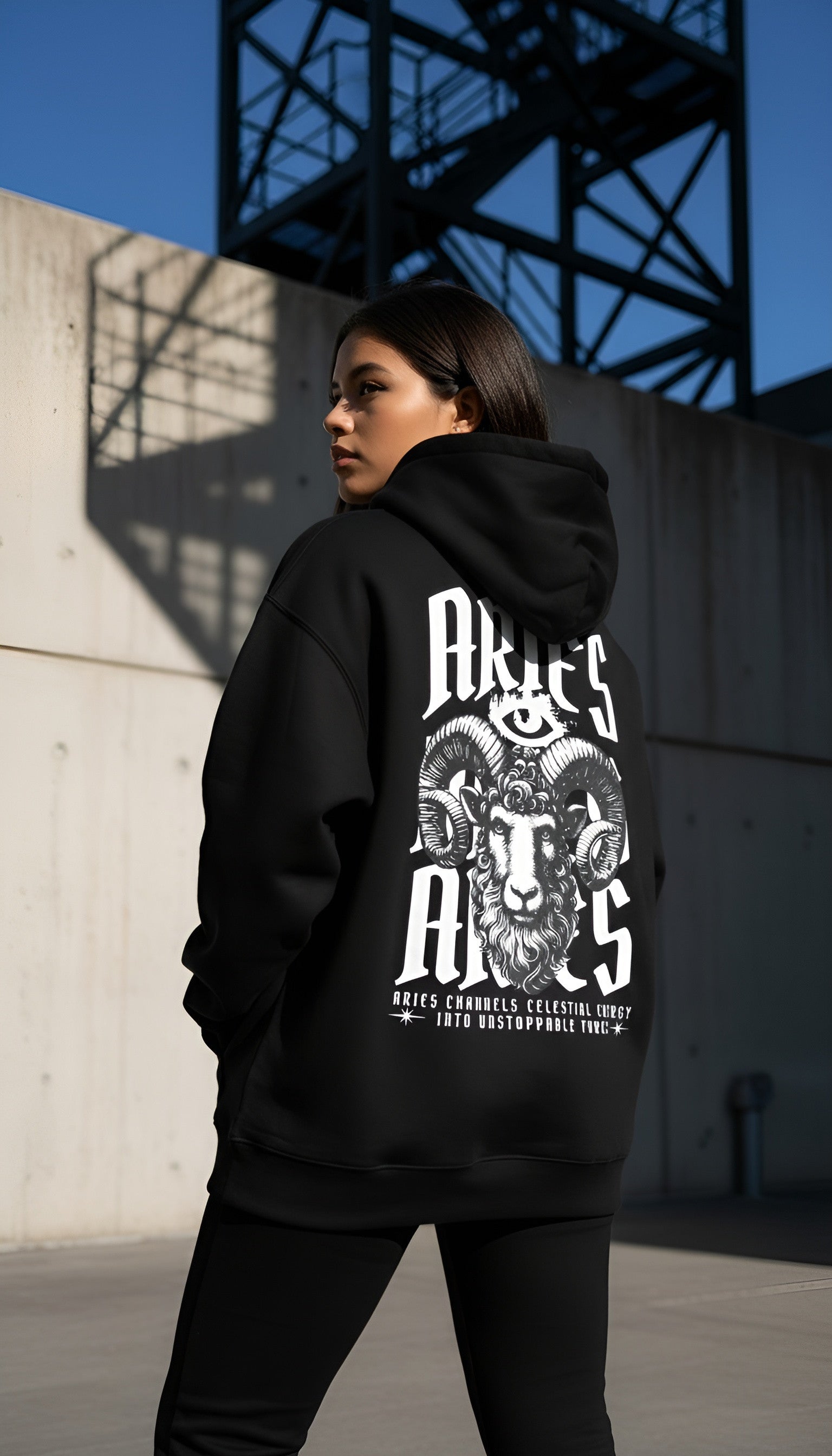 zwart limited oversized hoodie sterrenbeeld Ram achterkant | black limited oversized hoodie zodiac aries back | ImPerfect wear