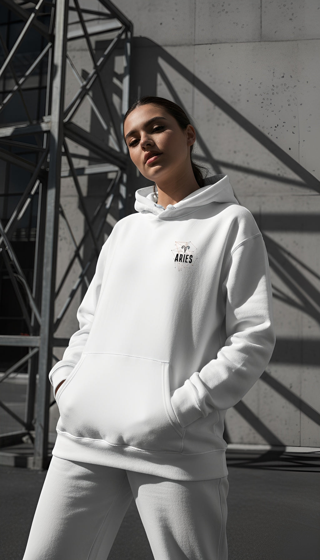 witte limited oversized hoodie sterrenbeeld Ram voorkant | white limited oversized hoodie zodiac aries front | ImPerfect wear