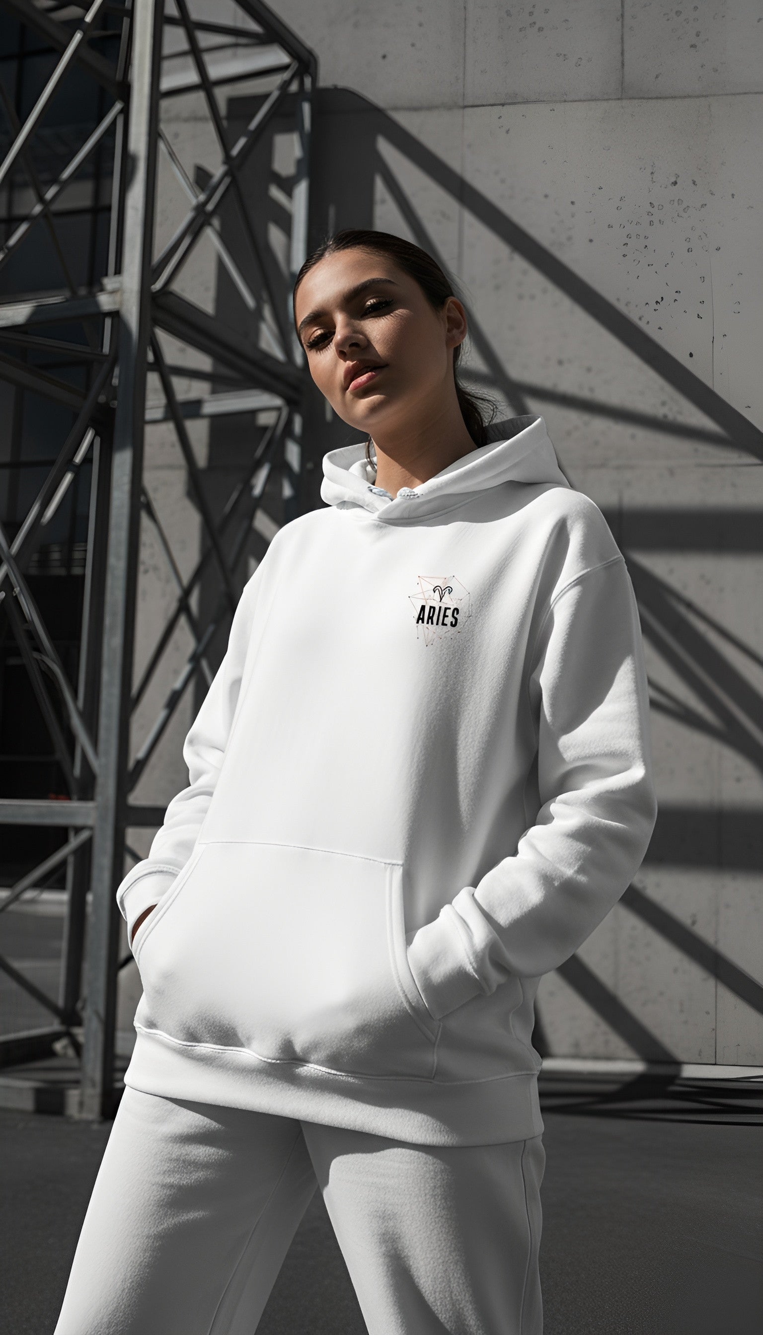 witte limited oversized hoodie sterrenbeeld Ram voorkant | white limited oversized hoodie zodiac aries front | ImPerfect wear