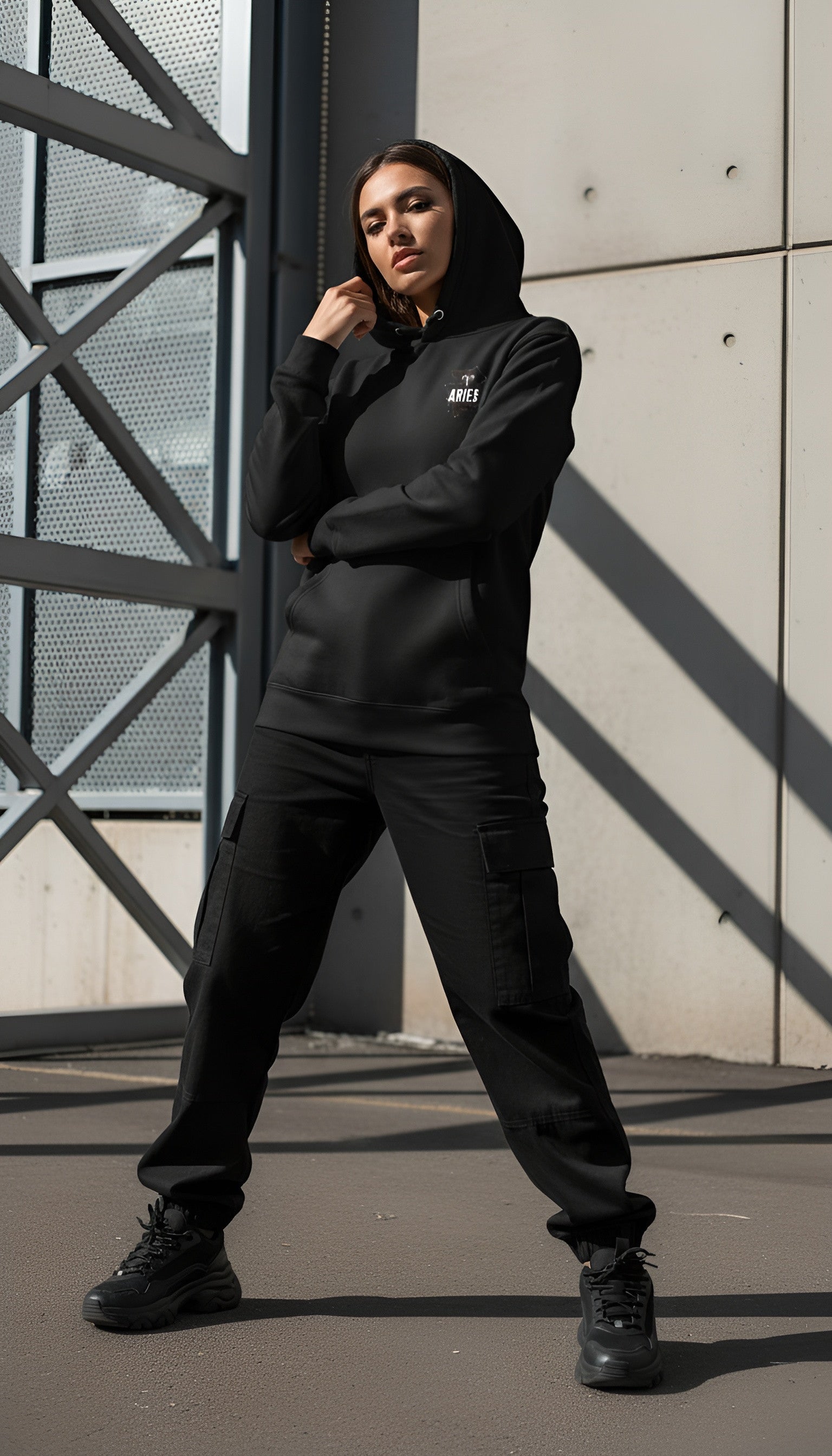 zwart limited hoodie sterrenbeeld Ram voorkant | black limited hoodie zodiac aries front | ImPerfect wear