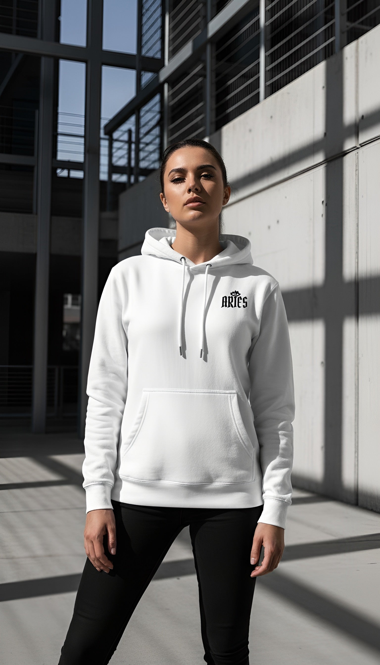 witte limited hoodie sterrenbeeld Ram voorkant | white limited hoodie zodiac aries front | ImPerfect wear