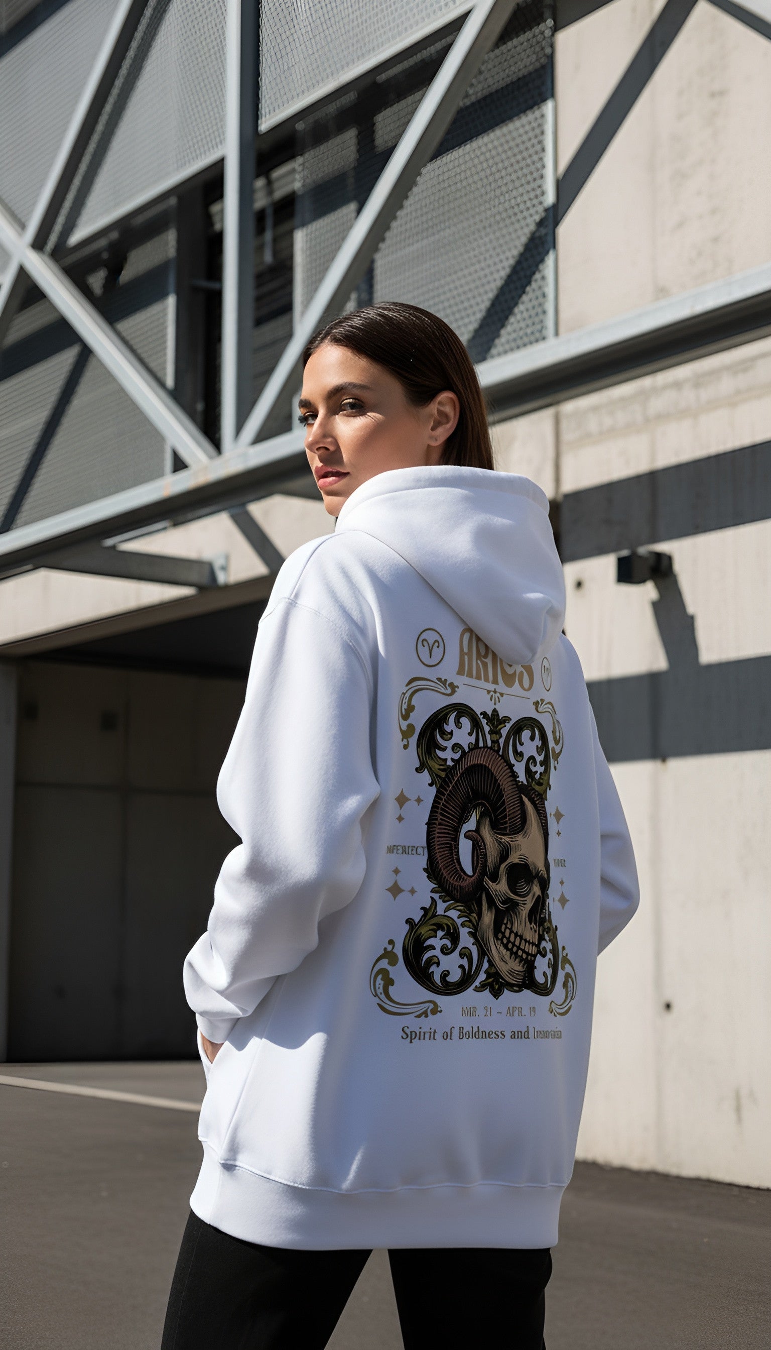 witte limited oversized hoodie sterrenbeeld Ram voorkant | white limited oversized hoodie zodiac aries front | ImPerfect wear