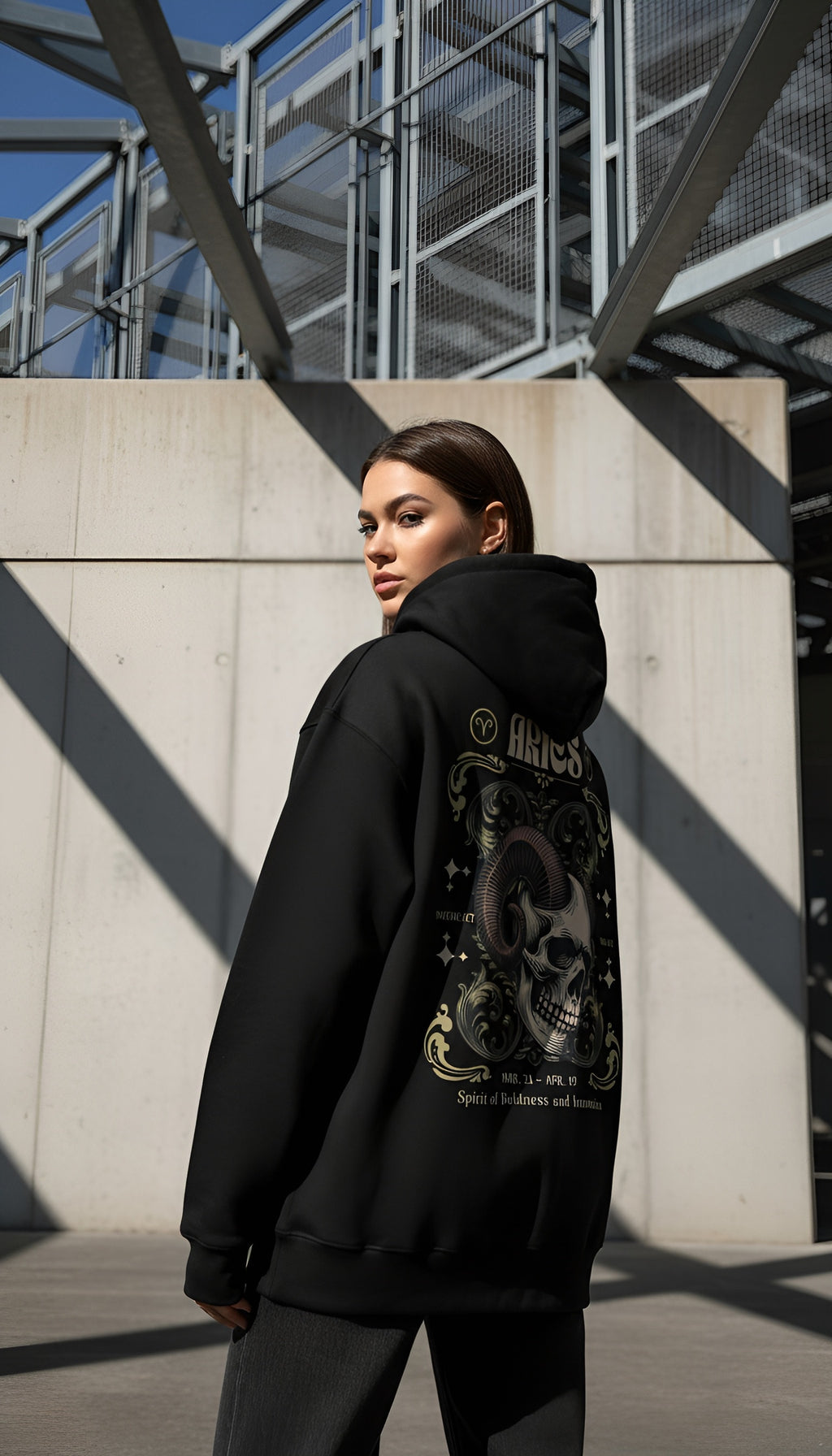 zwart limited oversized hoodie sterrenbeeld Ram voorkant | black limited oversized hoodie zodiac aries front | ImPerfect wear