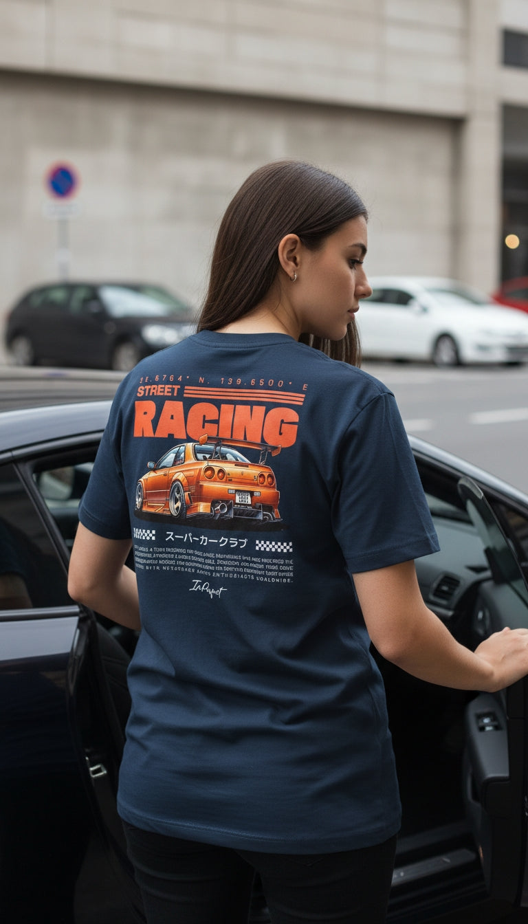 french navy T-shirt van biologisch katoen skyline op model achterkant | french navy organic cotton T-shirt skyline on model back | ImPerfect Wear