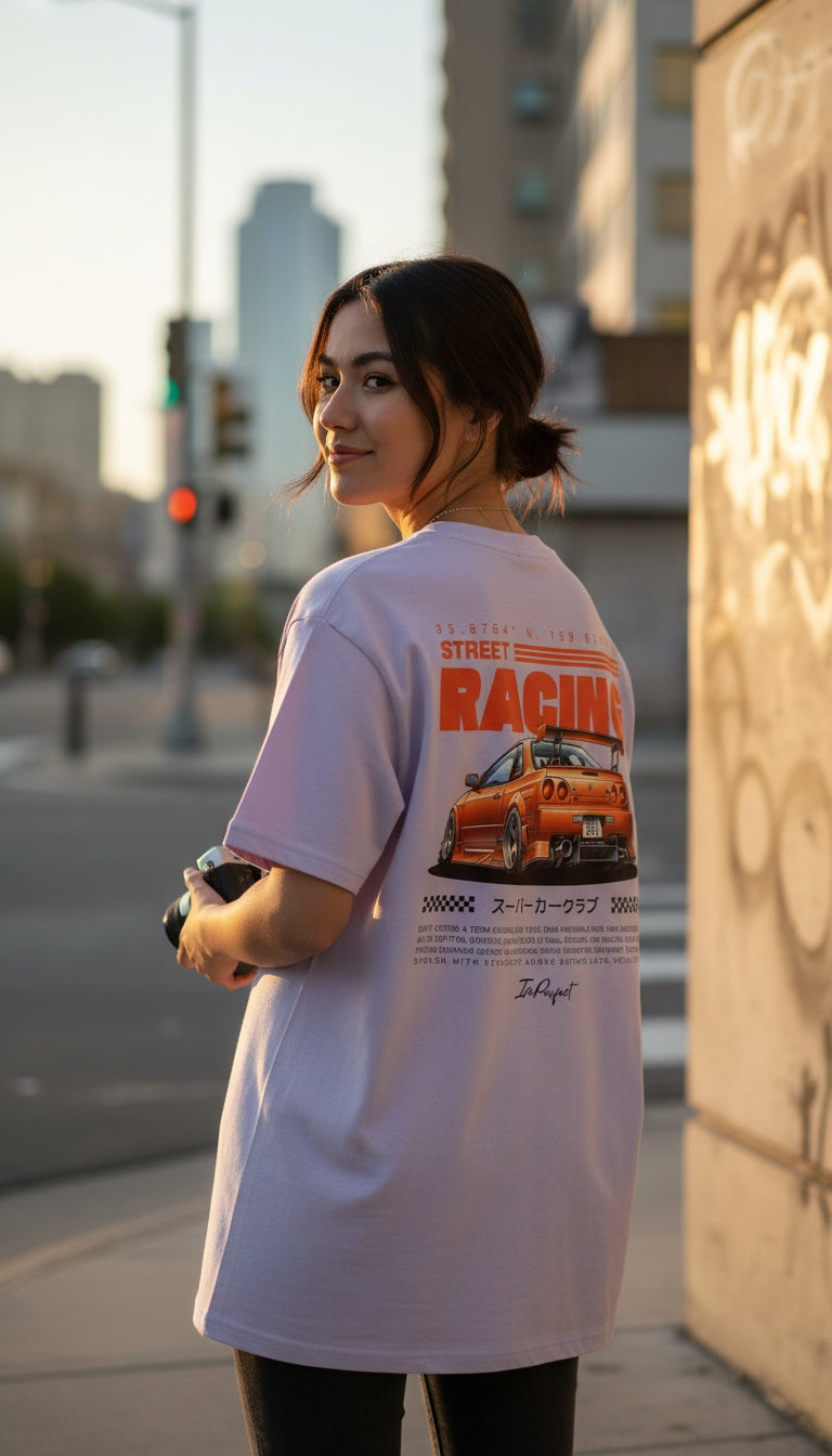 lavender T-shirt van biologisch katoen skyline op model achterkant | lavender organic cotton T-shirt skyline on model back | ImPerfect Wear